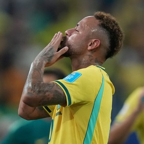 Neymar: lágrimas en el vestuario, mensaje a su amigo Messi y "podría jugar 200 minutos"