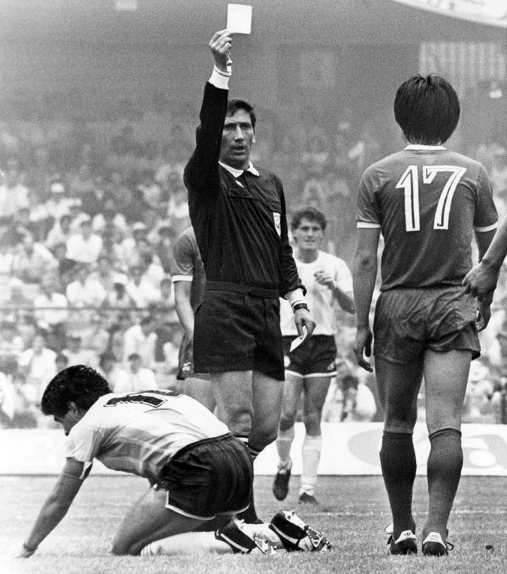 Una de las faltas a Diego (AP). 