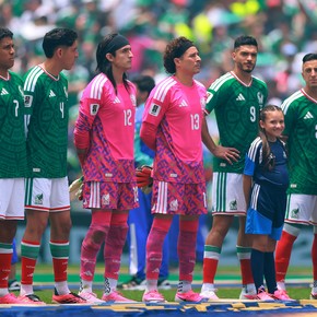Video: el nuevo protocolo en los himnos que estrenaron México y Sudáfrica