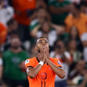 La tristeza de Cody Gakpo y el gesto de sus compañeros tras el gol a Marruecos en el Mundial 
