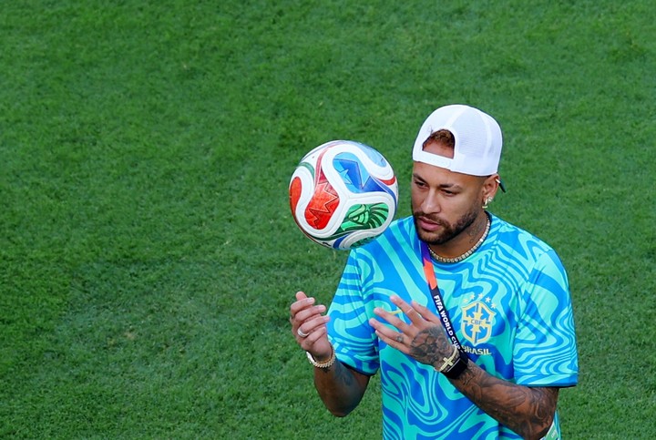 Neymar, el 10 que aún no está disponible. 