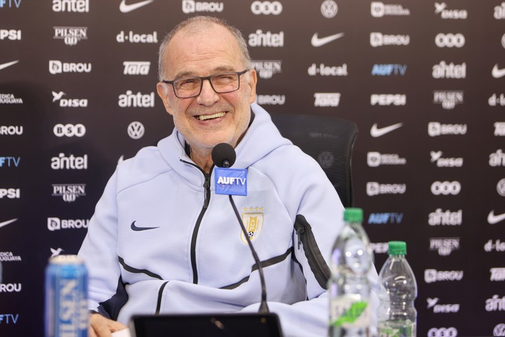 Marcelo Bielsa, DT de Uruguay. (EFE)