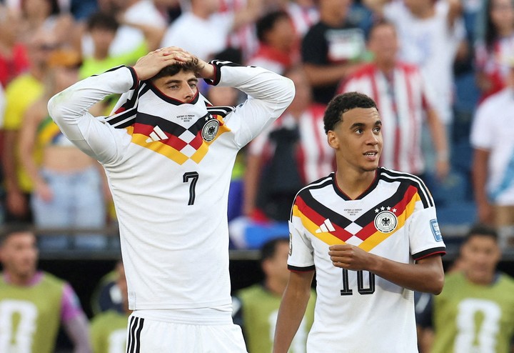 Havertz y Musiala no lo pueden creer (Reuters).