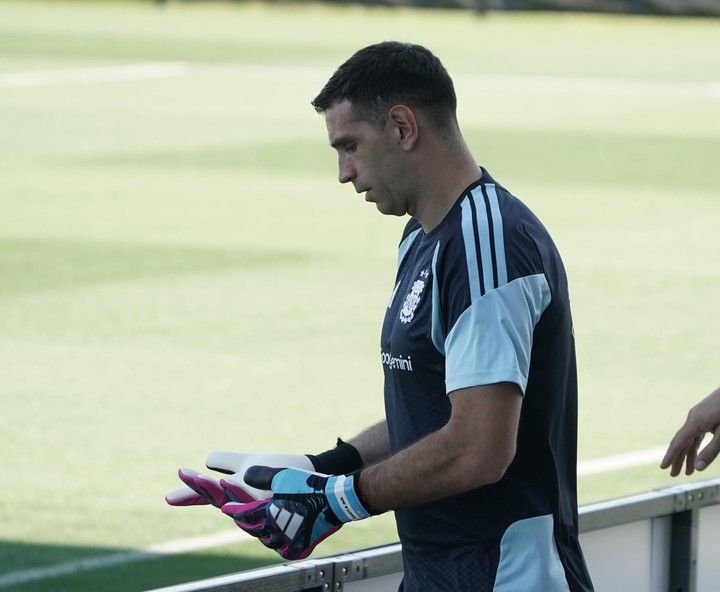 El Dibu, en el entrenamiento de este jueves. Foto Juano Tesone/ Enviado especial