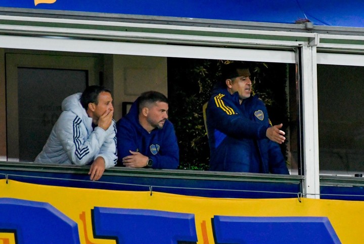 Herrón con Riquelme y Ledesma en el palco del presidente. (Fotobaires).