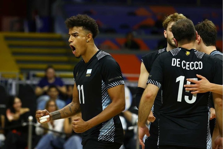 Argentina buscará el primer triunfo en la VNL contra Brasil. (Prensa FeVA)