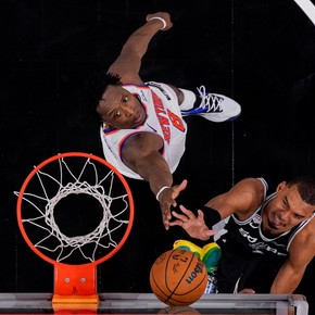 El primer partido de las Finales de la NBA fue para los Knicks: remontada y triunfazo ante los Spurs