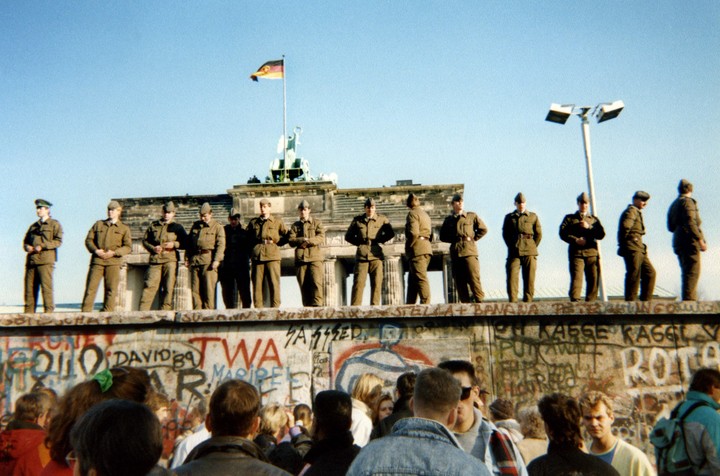 El Muro de Berlín, símbolo de la Guerra Fría (Photo by Gunther KERN / AFP).