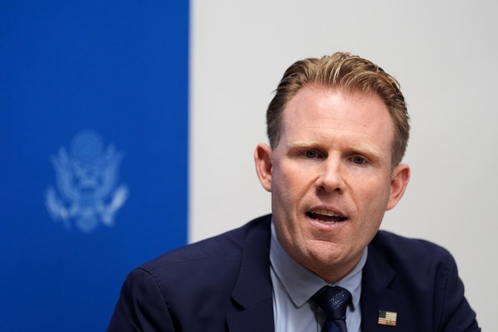 Andrew Giuliani en conferencia. (AP)