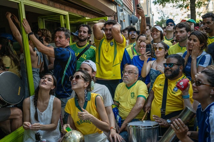 Los fans de Brasil en Brooklyn, durante el debut ante Marruecos.