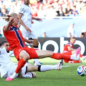 Braut Haaland: el goleador de Noruega sorprendió con un apellido extra en su camiseta y debutó en el Mundial con gol