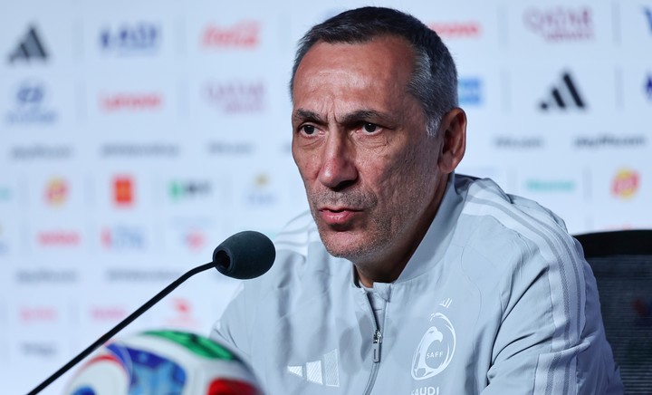 Georgios Donis, DT de Arabia (EFE/EPA/RONALD WITTEK).
