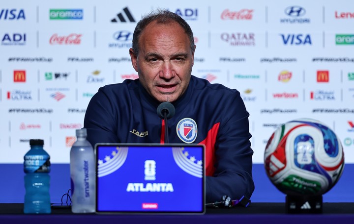 Sébastien Migné, DT de Haití (EFE/EPA/RONALD WITTEK).