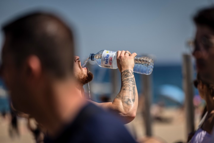 Los hinchas no podrán ingresar a la cancha con botellas de plástico. (BLOOMBERG)