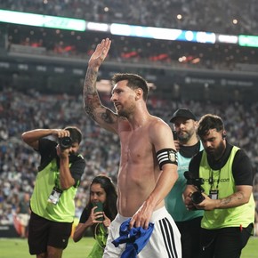 El intercambio de camisetas de Lionel Messi ante Islandia y una charla especial