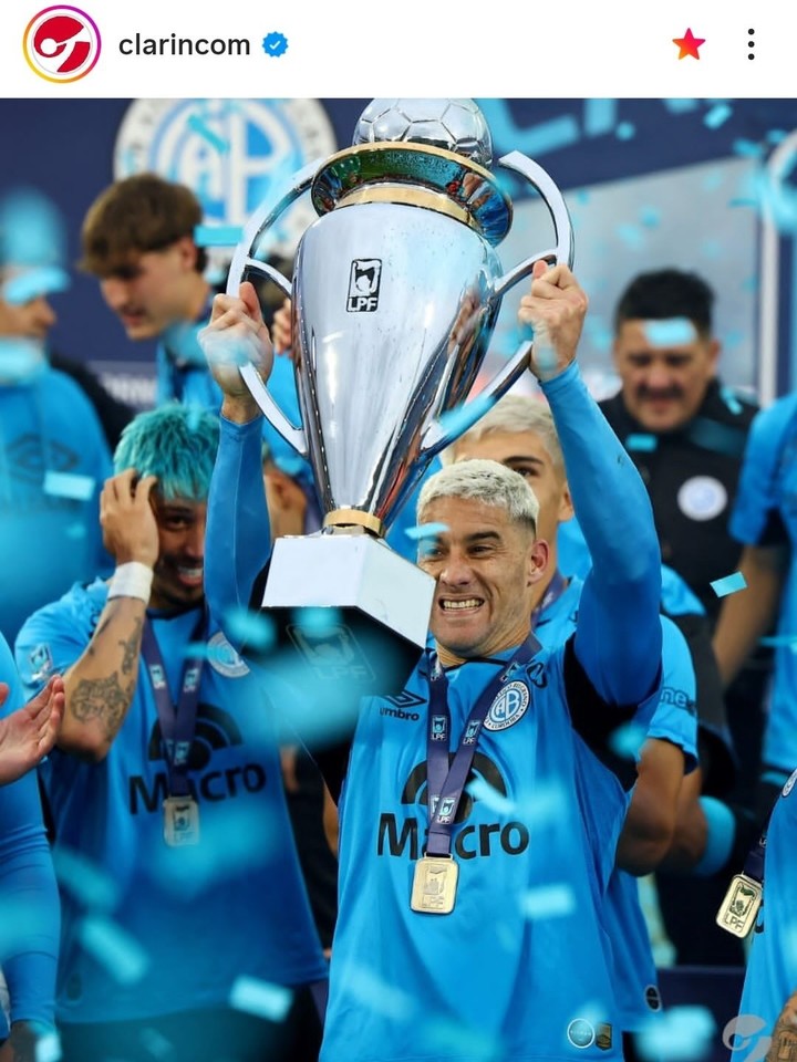 Leo Moralez con la copa y la medalla que le robaron.