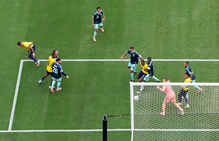 Gonzalo Plata convierte ante Manuel Neuer (Reuters). 