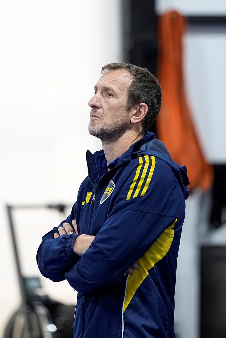 Arruabarrena en su primera charla con el plantel de Boca