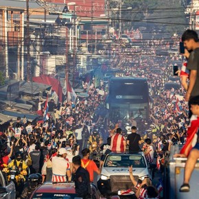 VIDEO: LA LOCURA EN EL TRASLADO DEL MICRO DE PARAGUAY 