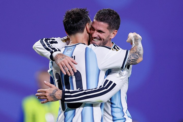 Lionel Messi y Rodrigo De Paul, las figuras (EFE).