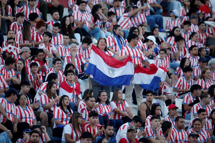 Los hinchas en el Defensores del Chaco.