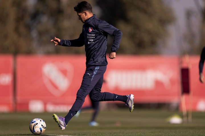 Maxi Meza en la práctica de Independiente.
