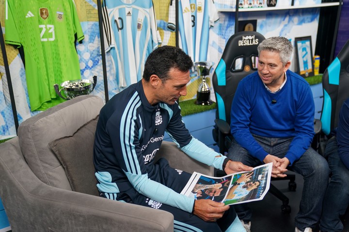 Lionel Scaloni, con Olé (Maxi Failla).