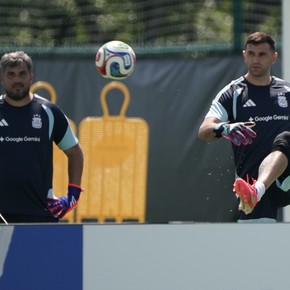 Dibu Martínez: "Ya puedo entrenar normal" y el método mental con el que prepara los mata-mata
