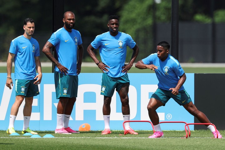 Brasil se prepara para el debut.