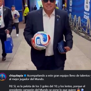 "El presidente campeón del mundo se pone lo que quiere": el posteo de Chiqui Tapia con la pelota del triplete de Messi