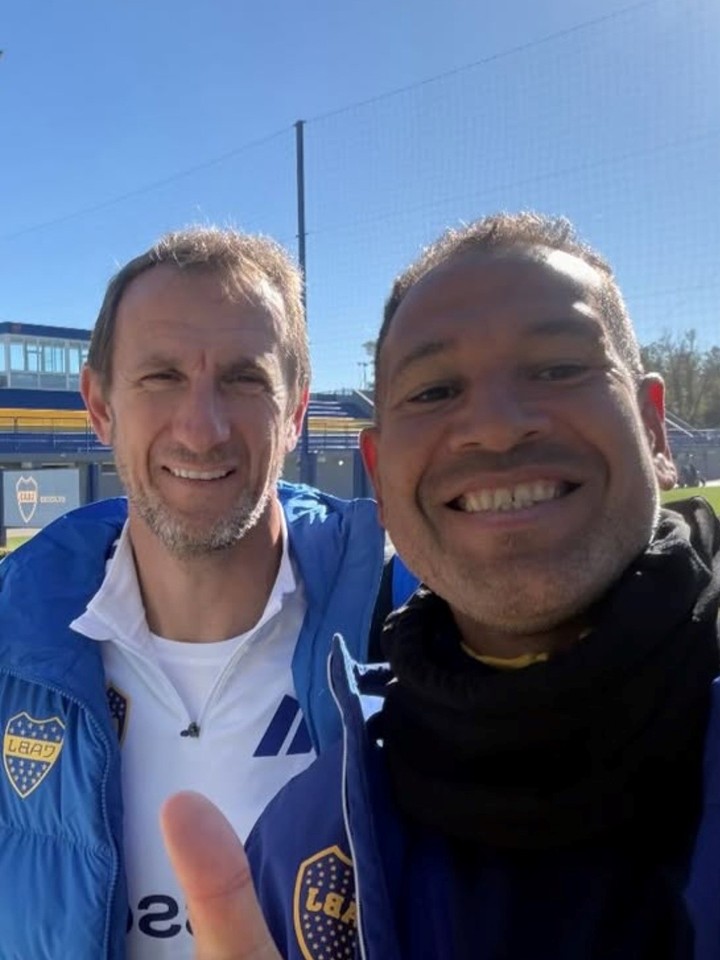 El Vasco y el Chipi Barijho, viejos conocidos que se reencontraron en Ezeiza.