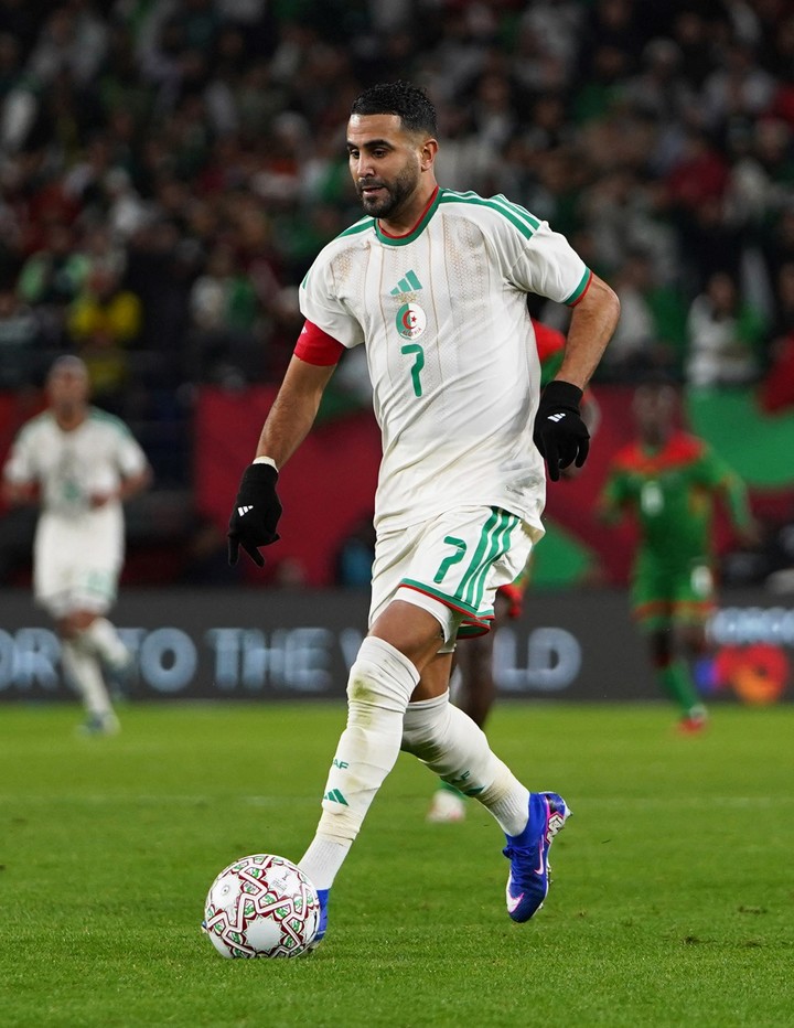 A sus 35 años, Riyad Mahrez sigue siendo la estrella de Argelia (REUTERS).