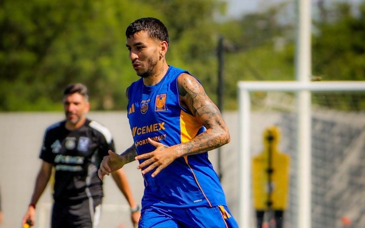 Correa en un entrenamiento de Tigres. ¿Ya no vuelve?