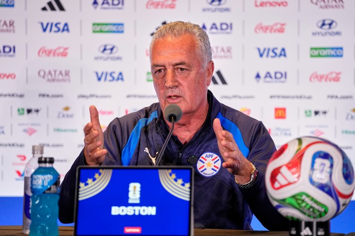 Alfaro habló sobre Chilavert en la conferencia de prensa (AP Photo).