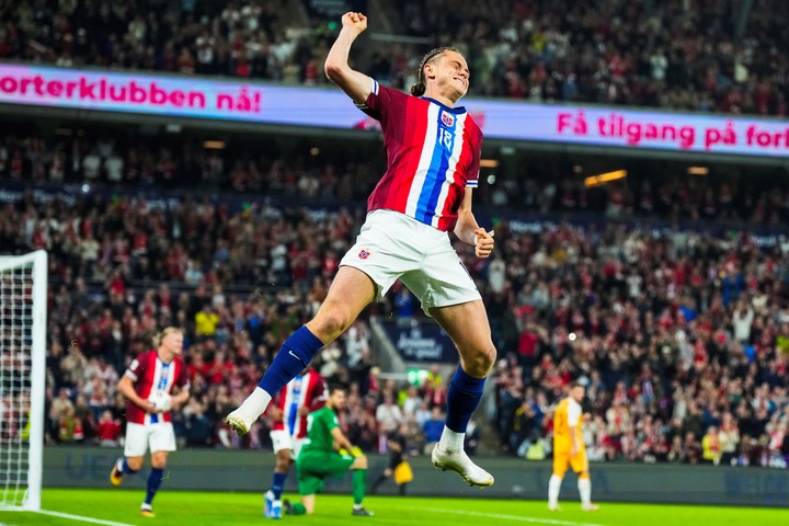 Thelo Aasgaard tras anotar cuatro goles ante Moldavia (AP)