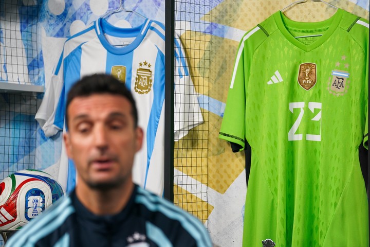 Lionel Scaloni, con Olé (Maxi Failla).