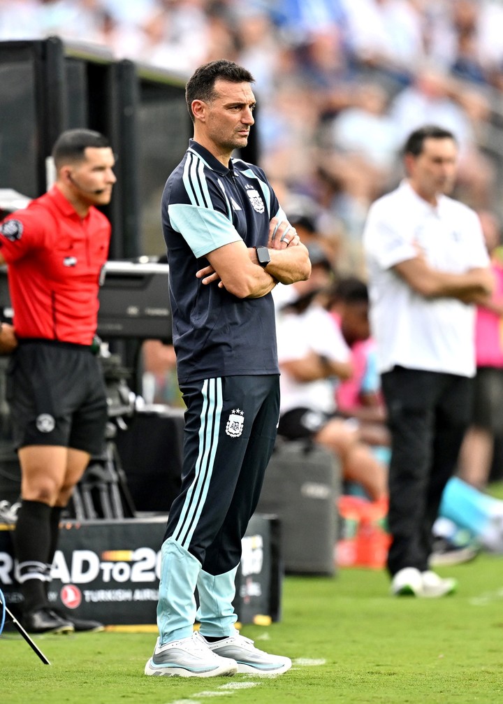 Scaloni observó con mucha tranquilidad el partido ante Honduras. (Foto: Reuters)