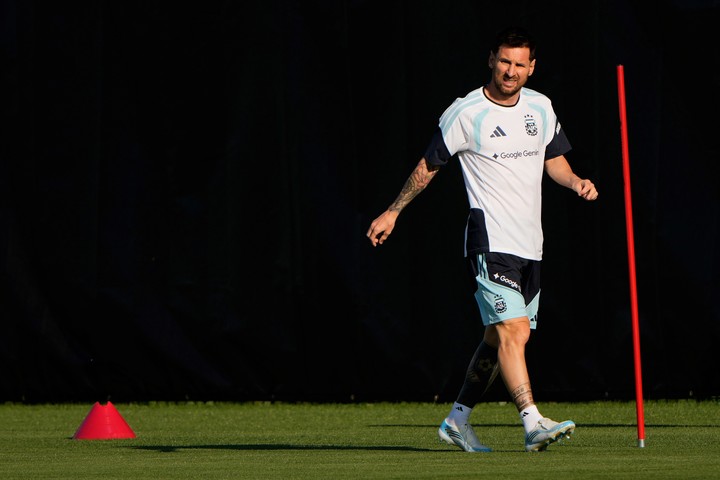 Lionel Messi en el entrenamiento de la Selección Argentina en Kansas City. (AP)