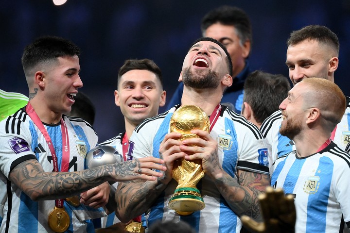 Otamendi festejando en Qatar.
