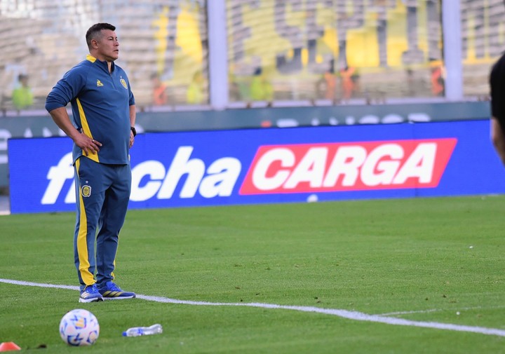 Jorge Almirón quedó muy cuestionado tras el partido que Rosario Central perdió 3 a 0 ante Estudiantes (Fotobaires).