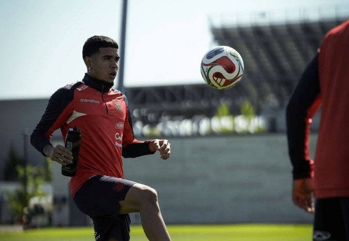 Kendry Paéz en un entrenamiento de Ecuador en la Copa del Mundo. (Prensa La Tri)