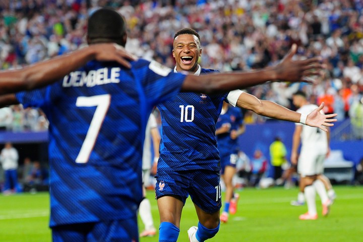 Las figuras de Francia, Ousmane Dembele y Kylian Mbappe. (AP)