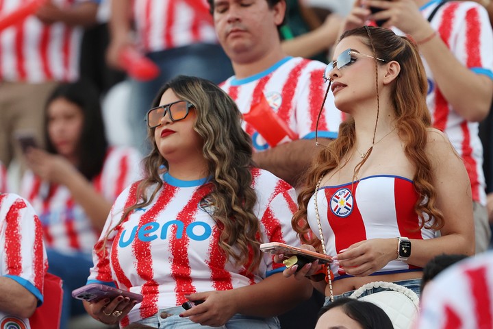 Los hinchas en el Defensores del Chaco.