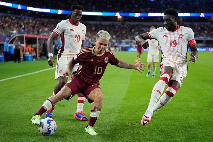 Jonathan David jugando en la Copa America 2024. (AP Photo/Julio Cortez)