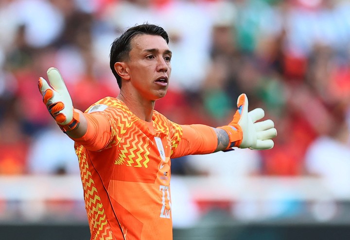 Fernando Muslera vs. España. (REUTER)