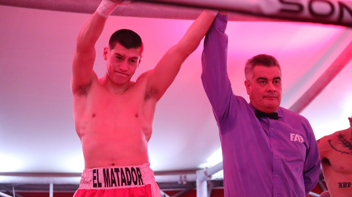 Velada de boxeo en el Monumental.
