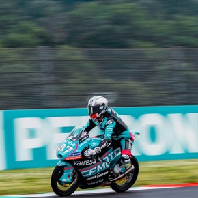 Moto3 en Italia: un toque en la última curva dejó a Marco Morelli sin podio