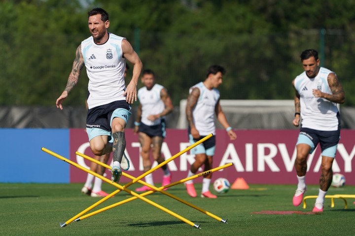 Messi durante el entrenamiento de la Selección Argentina en el Compass Minerals Nacional Performance Center (Juano Tesone).