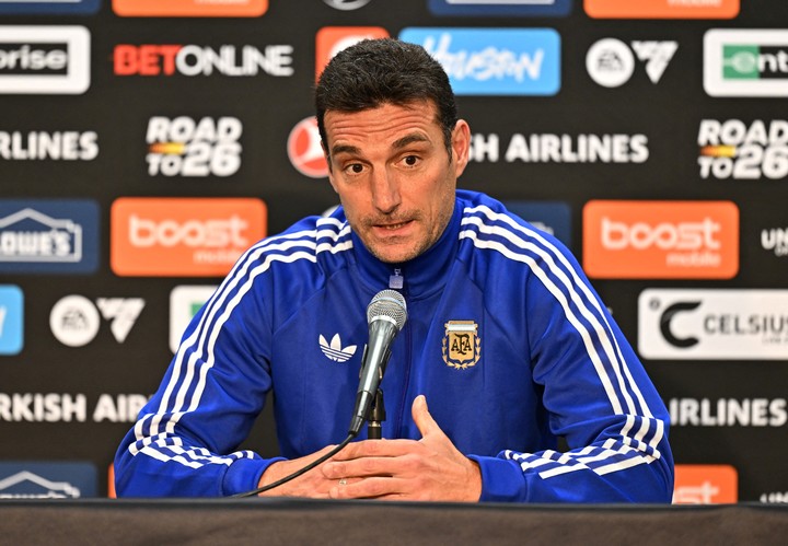 Lionel Scaloni en la conferencia de prensa (Reuters).
