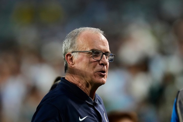"No soy un modelo", dijo Bielsa (AP Photo).